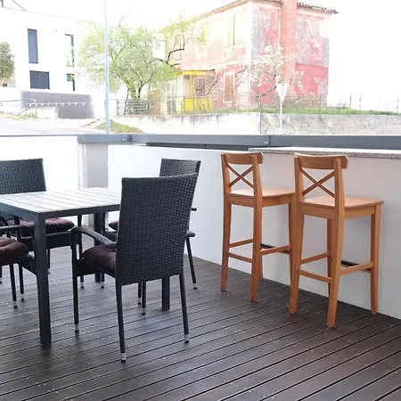 Apartma Nika 3 *
